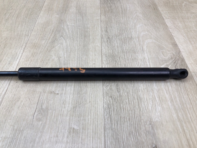 Амортизатор кришки багажника TOYOTA VENZA 09-16 68960-0T010 — 2