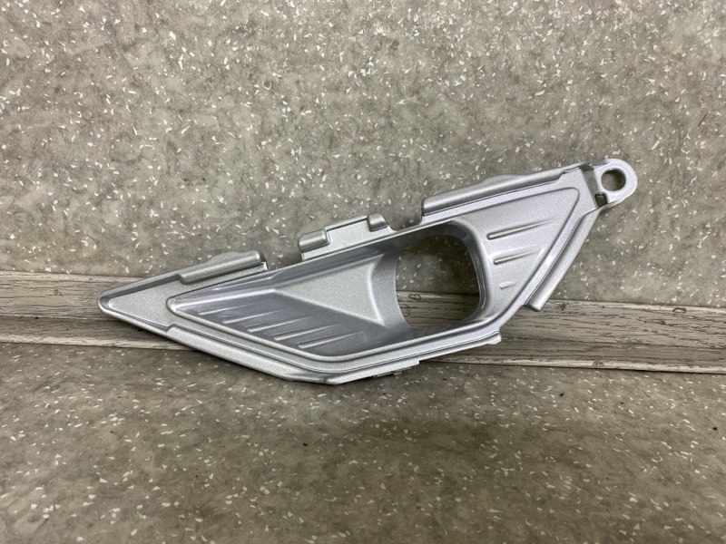 Накладка протитуманної фари ліва MITSUBISHI OUTLANDER 21- 6400J965HA