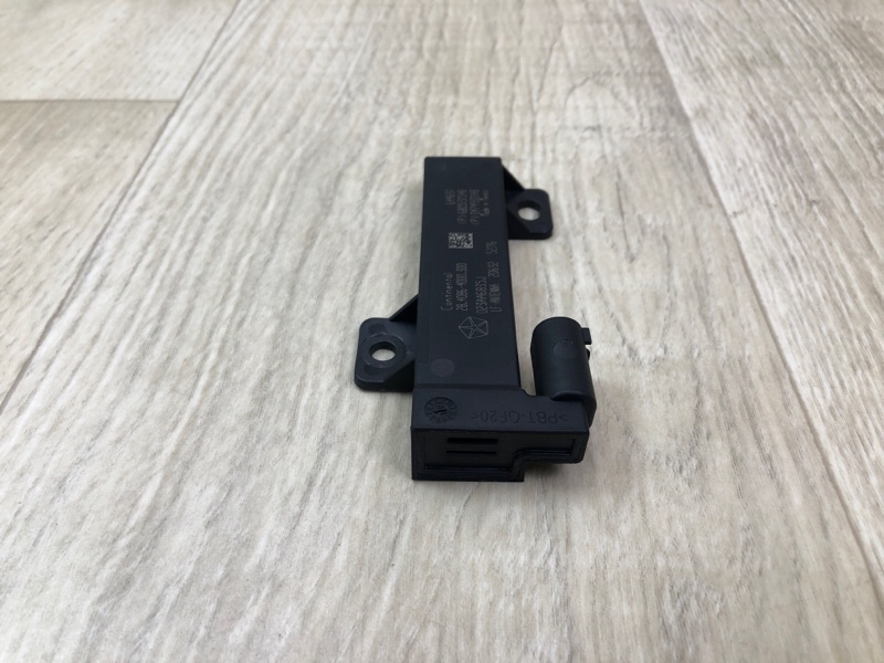 Антена задня права CHRYSLER PACIFICA 16-20 68051 315AB — 2