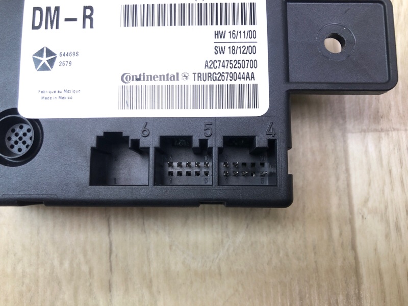 Блок керування дверми задній правий CHRYSLER PACIFICA 16-20 68225 096AG — 4