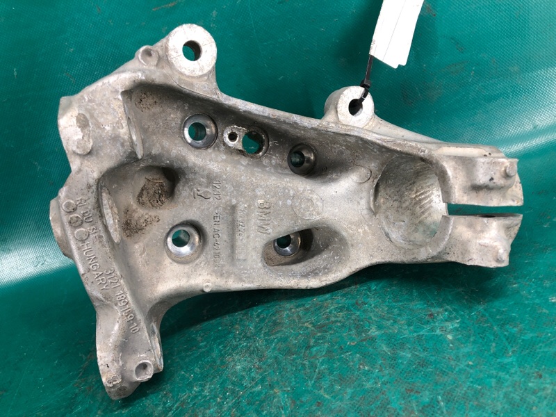 Кулак поворотний передній лівий BMW 3 SERIES (F30) 2012–21 31 21 6 792 287 — 3