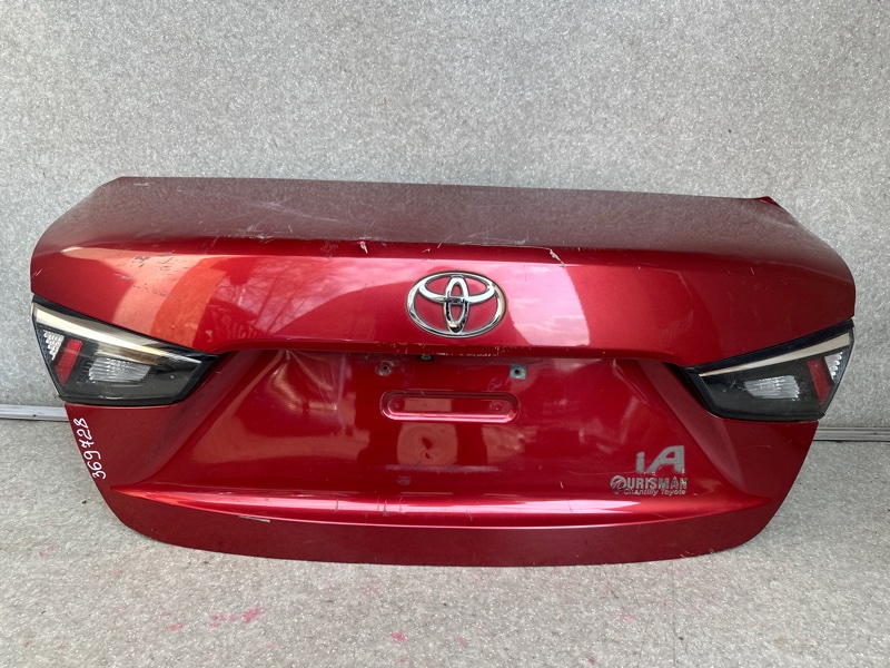 Кришка багажника TOYOTA YARIS 11-20 64401WB004 — 2