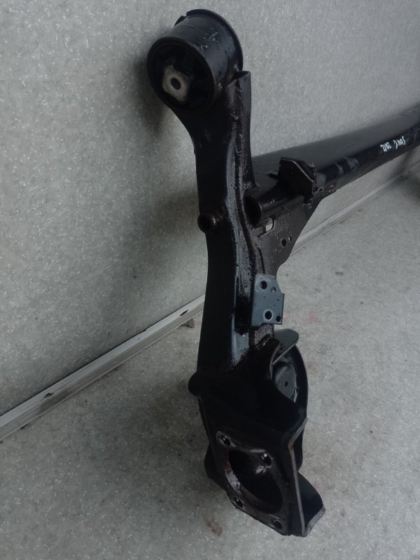 Балка задньої підвіски KIA SOUL AM 08-13 551002K100 — 3