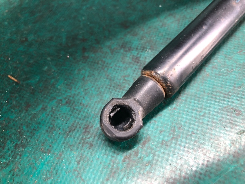 Амортизатор кришки багажника правий BMW 2 SERIES (F22) 14-21 51 24 7 304 556 — 4