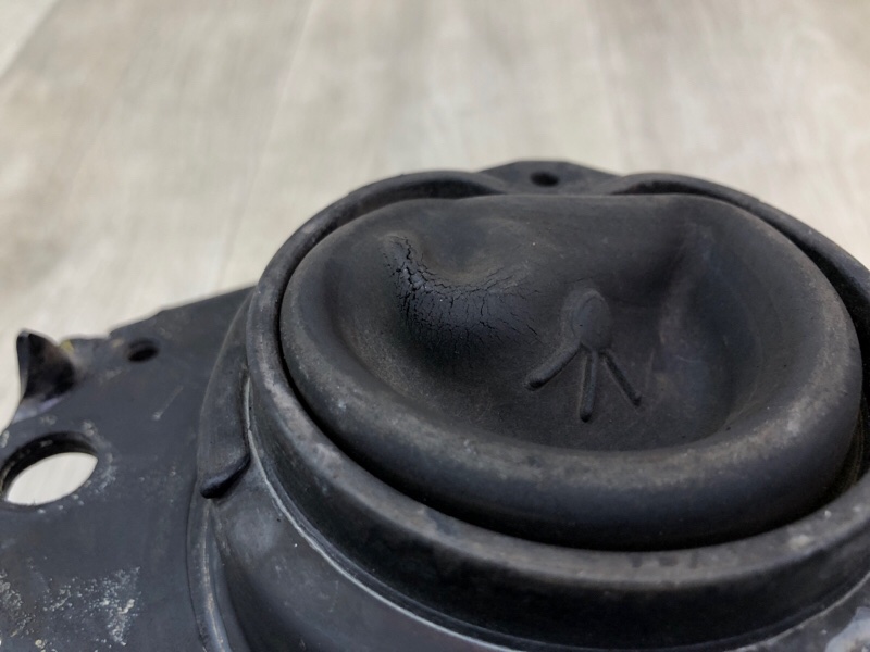 Подушка двигуна DODGE CHALLENGER 08-14 68277081AA — 5