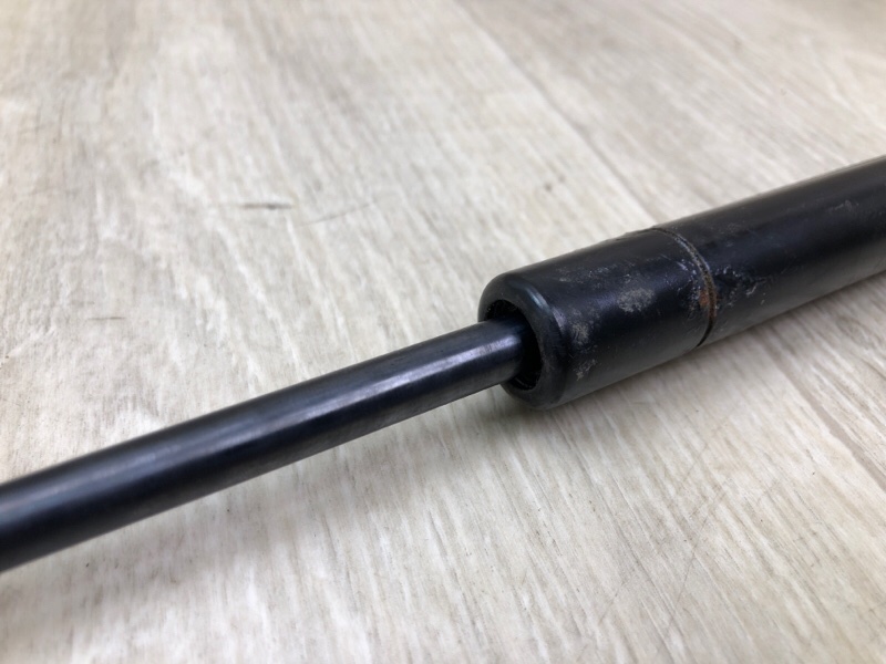 Амортизатор капоту JEEP GRAND CHEROKEE 11-22 55113 748AA — 3