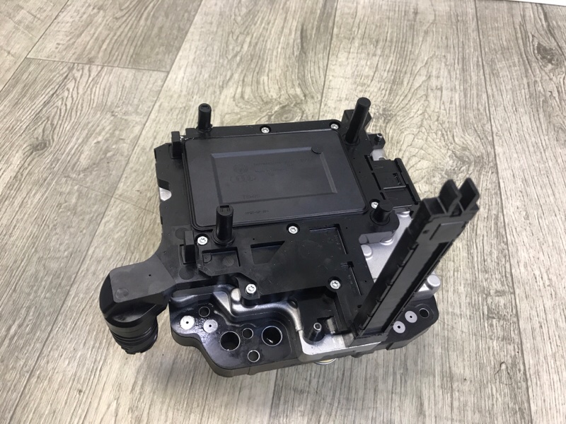 Гідроблок АКПП VOLKSWAGEN GOLF 06-12 02E927770AE — 3